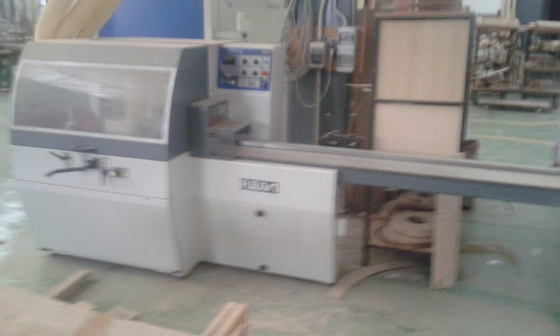 Moldurera Futura 220 de 4 ejes