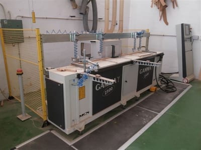 Máquina CNC para puertas Gamma