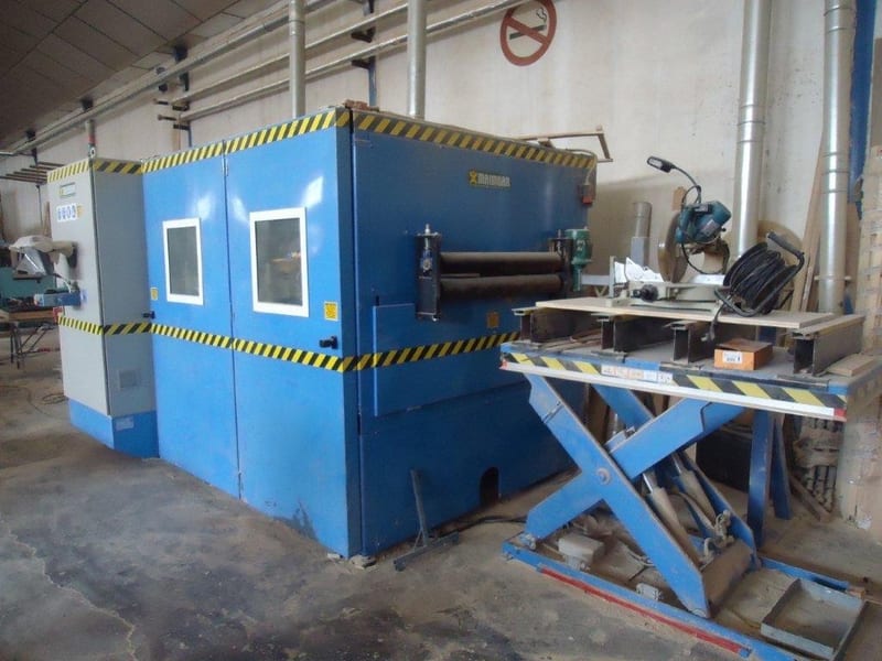 CNC squaring machine for formwork panels